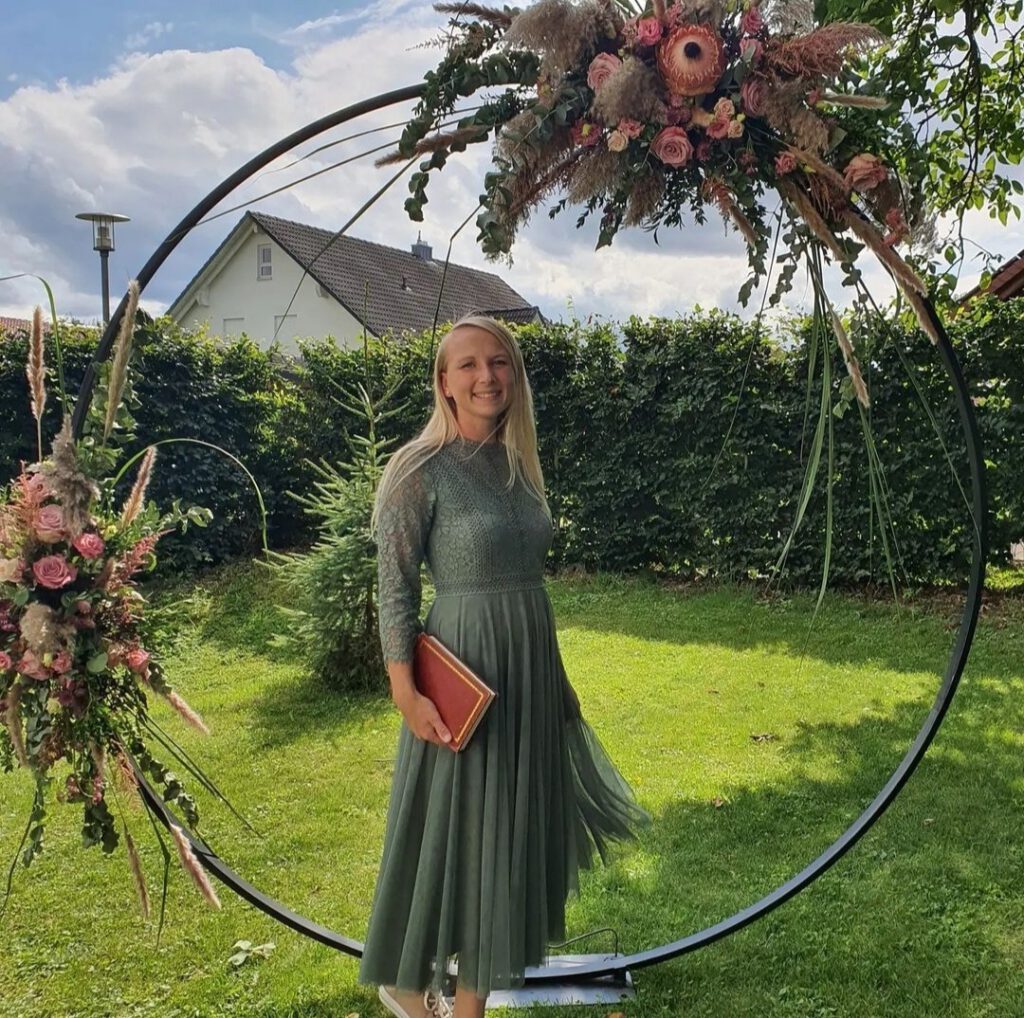 Ein Ring um sie zu knechten Redenswerk